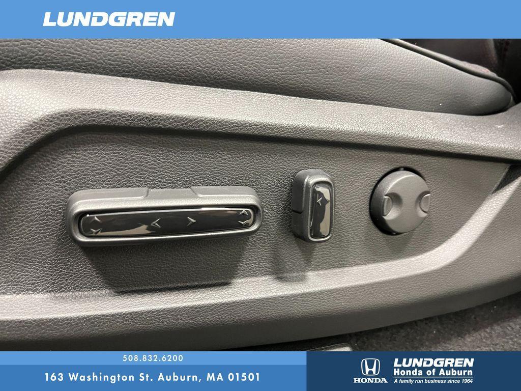 new 2025 Honda Pilot car, priced at $56,075