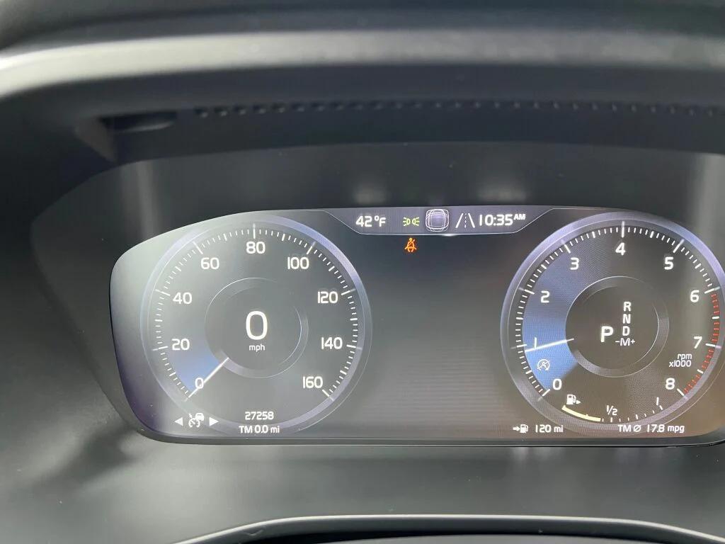 used 2022 Volvo XC40 car, priced at $28,895