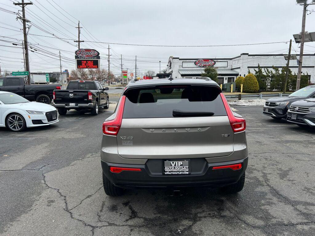 used 2022 Volvo XC40 car, priced at $28,895