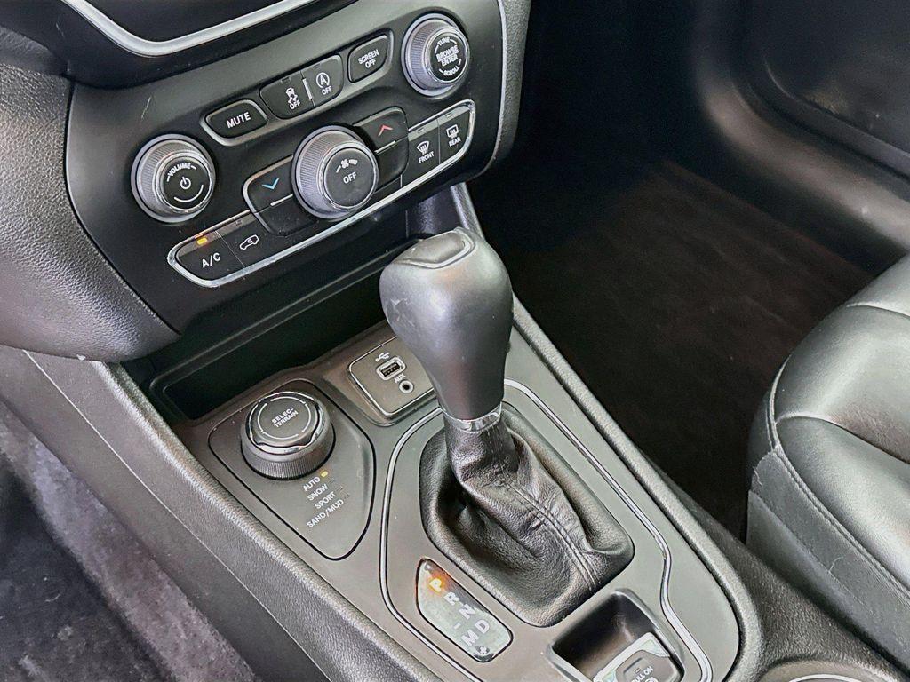 used 2019 Jeep Cherokee car, priced at $17,327