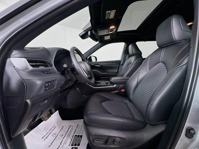used 2025 Toyota Highlander car, priced at $47,977
