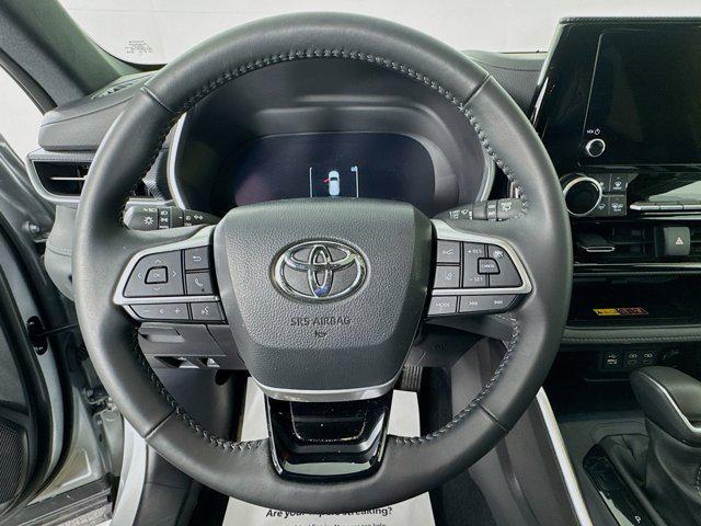 used 2025 Toyota Highlander car, priced at $47,977