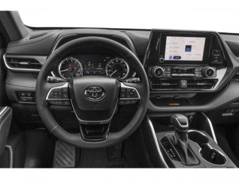 used 2025 Toyota Highlander car, priced at $47,977