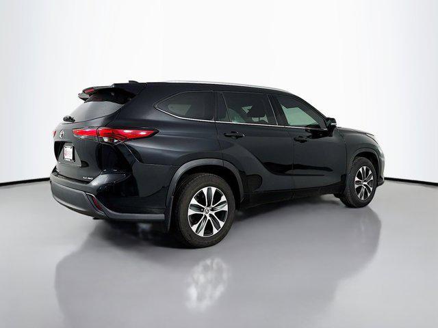 used 2020 Toyota Highlander car, priced at $28,648
