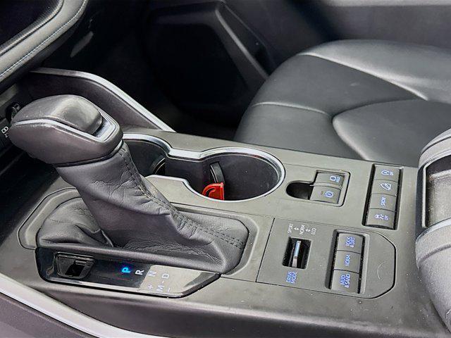 used 2020 Toyota Highlander car, priced at $28,648