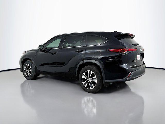 used 2020 Toyota Highlander car, priced at $28,648