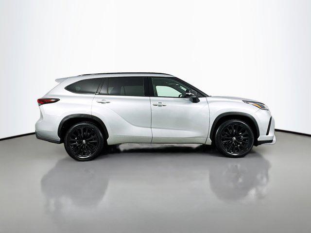 used 2025 Toyota Highlander car, priced at $45,977