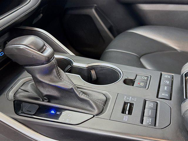 used 2022 Toyota Highlander car, priced at $32,995