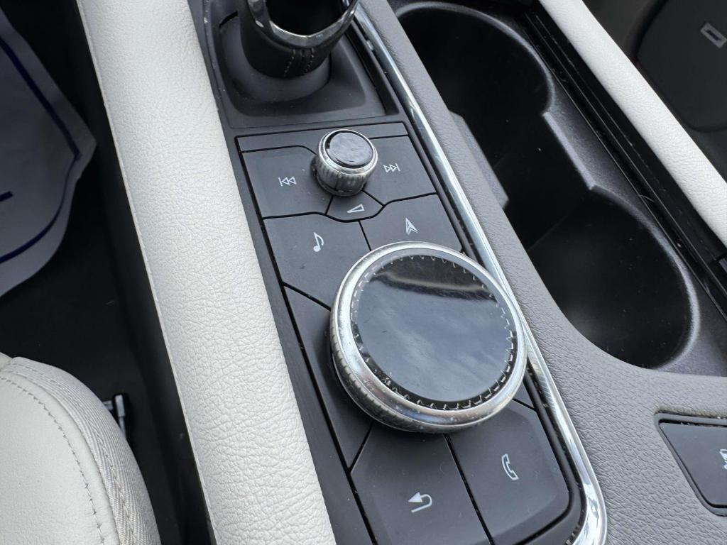 used 2022 Cadillac XT6 car, priced at $33,900