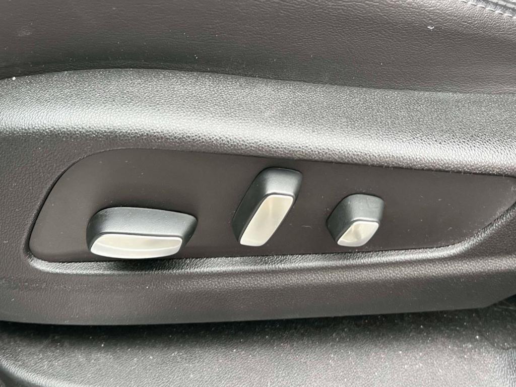 used 2023 Cadillac XT5 car, priced at $29,900