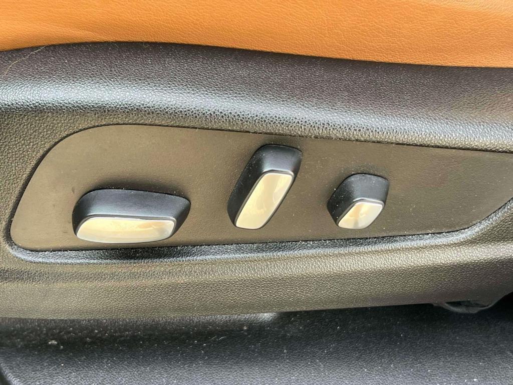 used 2023 Cadillac XT5 car, priced at $35,900