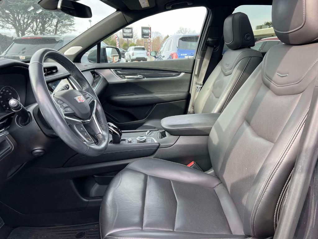 used 2022 Cadillac XT5 car, priced at $30,900