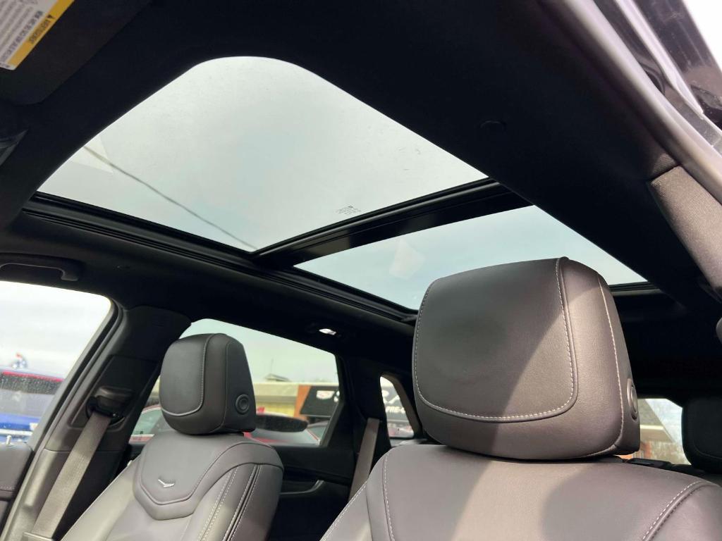 used 2022 Cadillac XT5 car, priced at $30,900