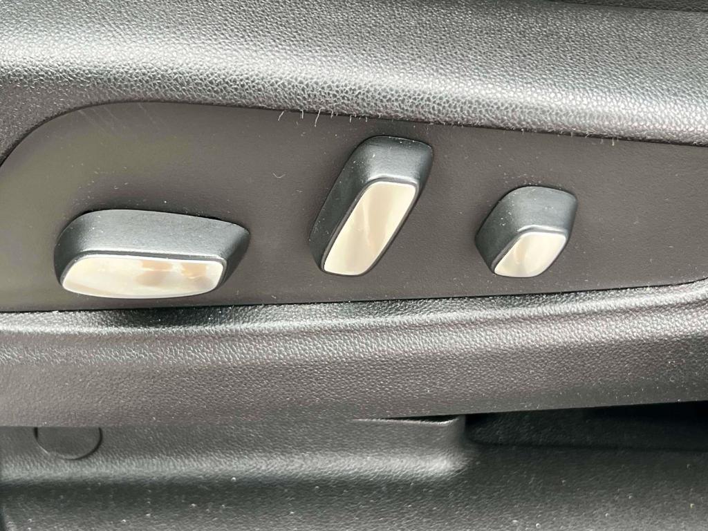 used 2022 Cadillac XT5 car, priced at $30,900