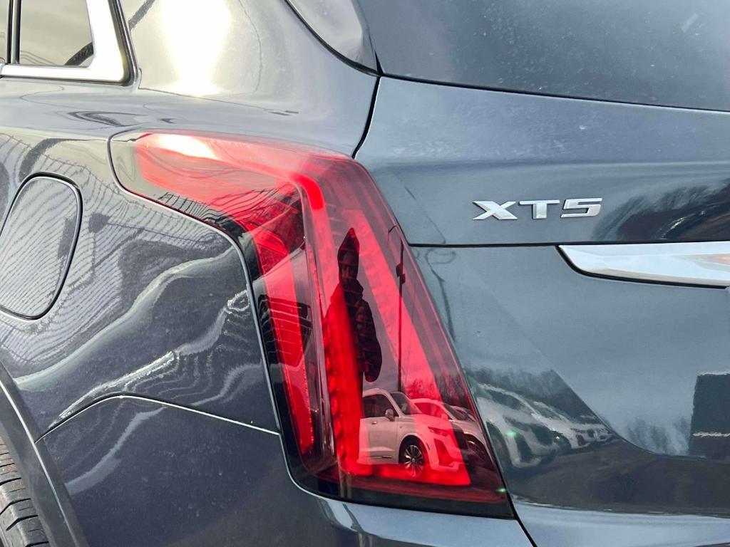 used 2022 Cadillac XT5 car, priced at $30,900