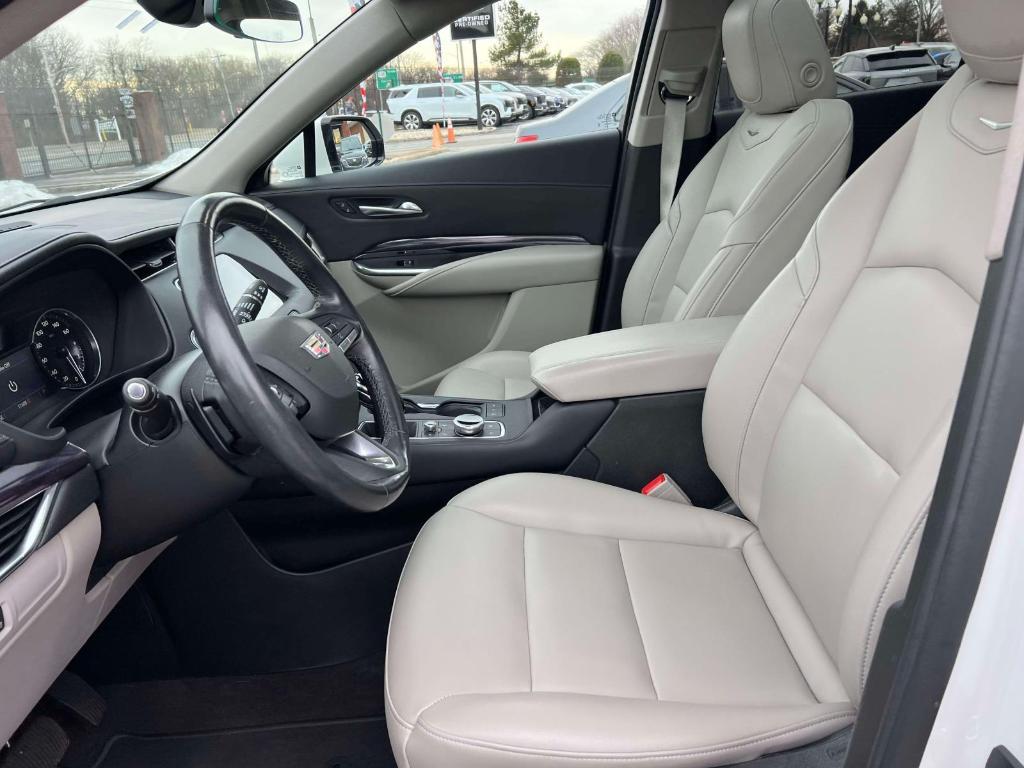 used 2022 Cadillac XT4 car, priced at $24,900