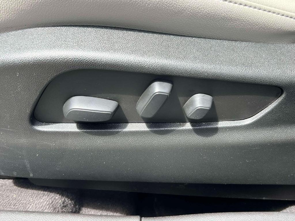 used 2023 Cadillac XT4 car, priced at $27,900