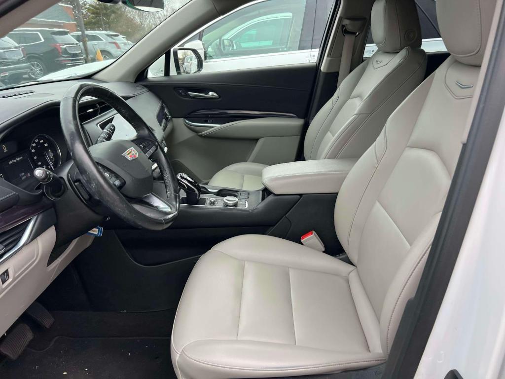 used 2023 Cadillac XT4 car, priced at $26,900