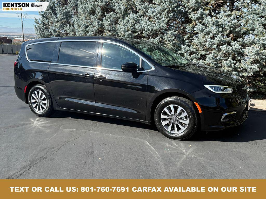 used 2024 Chrysler Pacifica Hybrid car, priced at $26,450