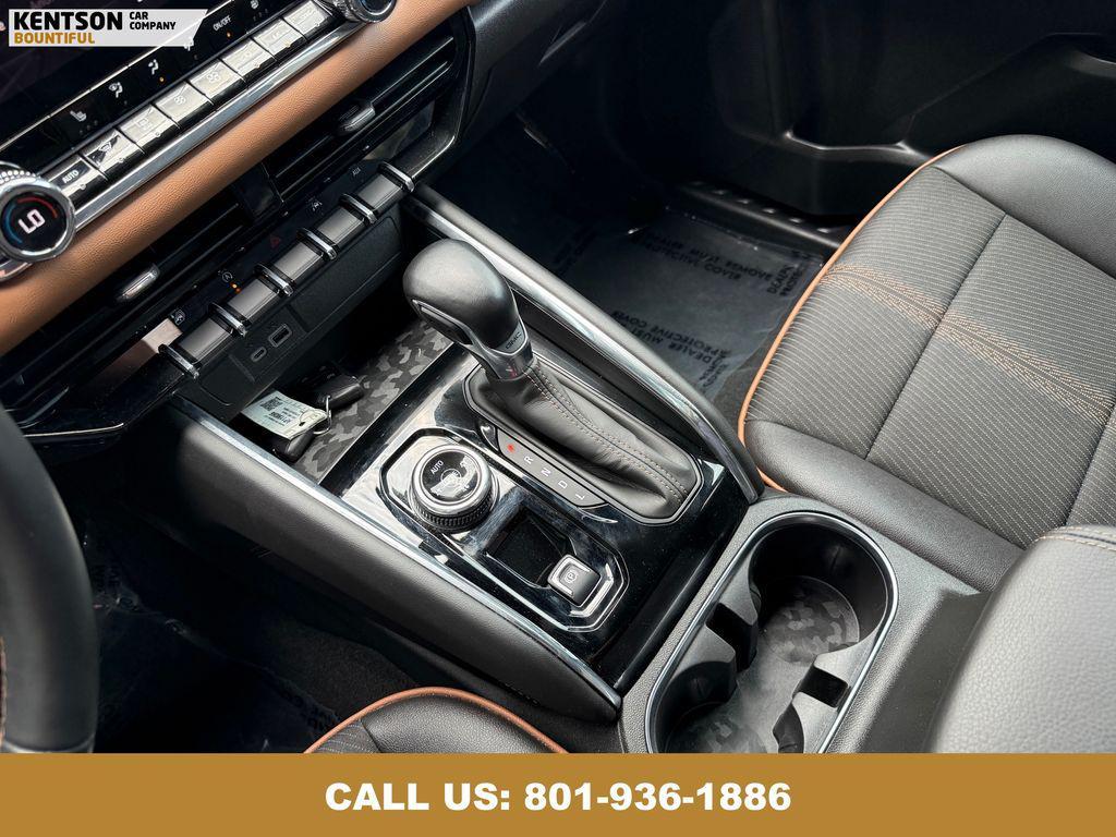 2023 Summit White GMC Canyon