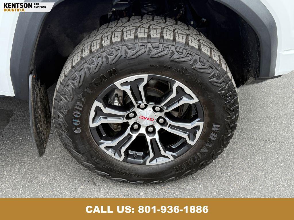 2023 Summit White GMC Canyon