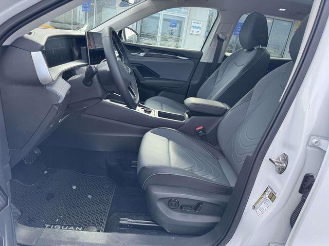 used 2025 Volkswagen Tiguan car, priced at $32,287
