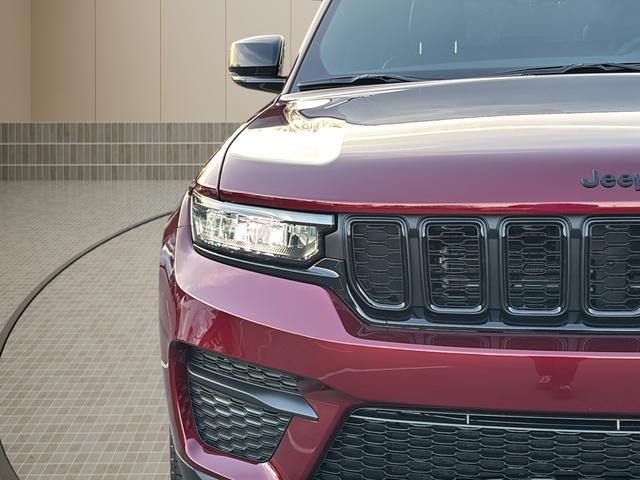 new 2025 Jeep Grand Cherokee car, priced at $39,625