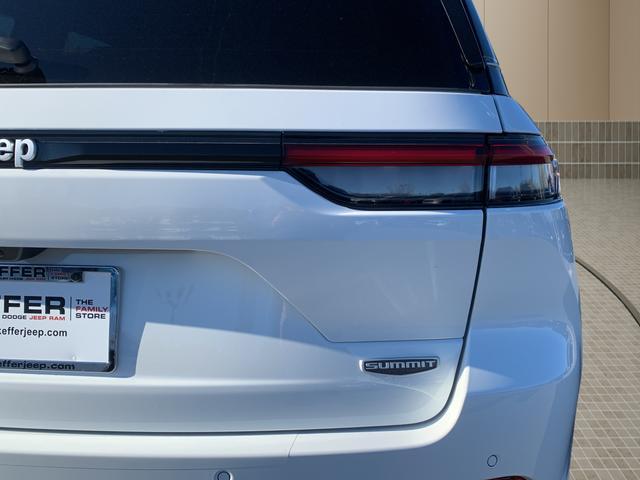 new 2025 Jeep Grand Cherokee car, priced at $59,785