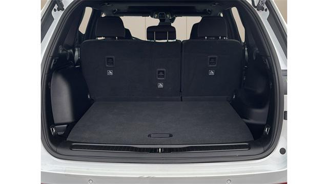 used 2025 Jeep Grand Cherokee car, priced at $31,991