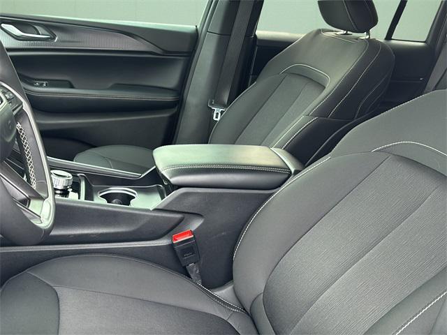 used 2025 Jeep Grand Cherokee car, priced at $31,991