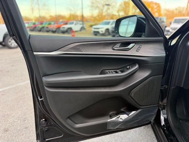 new 2025 Jeep Grand Cherokee L car, priced at $41,841