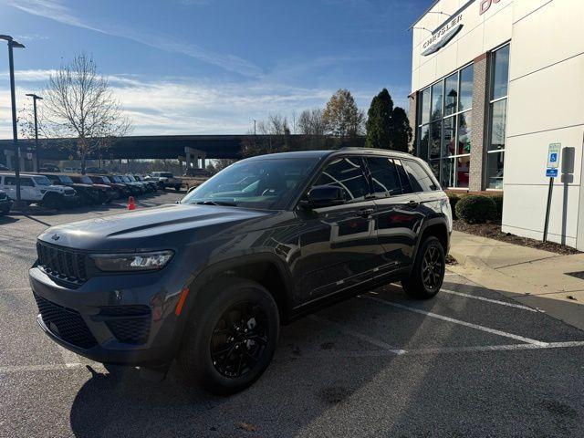 new 2025 Jeep Grand Cherokee car, priced at $41,647