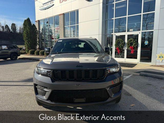 new 2025 Jeep Grand Cherokee car, priced at $43,572