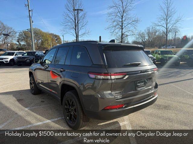 new 2025 Jeep Grand Cherokee car, priced at $43,572