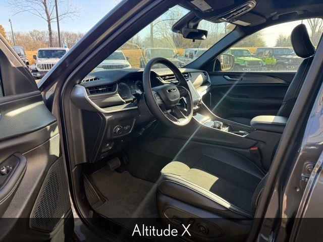 new 2025 Jeep Grand Cherokee car, priced at $43,572