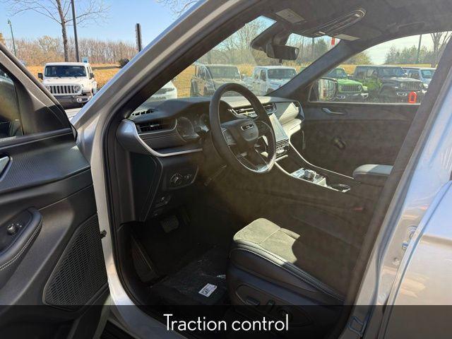 new 2025 Jeep Grand Cherokee car, priced at $41,687