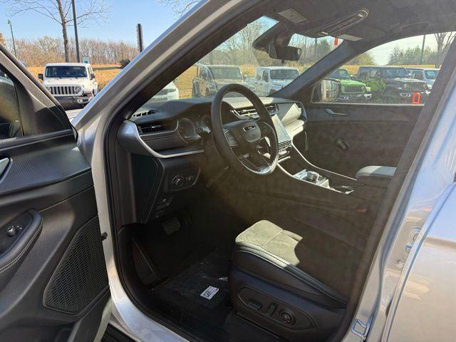 new 2025 Jeep Grand Cherokee car, priced at $39,722