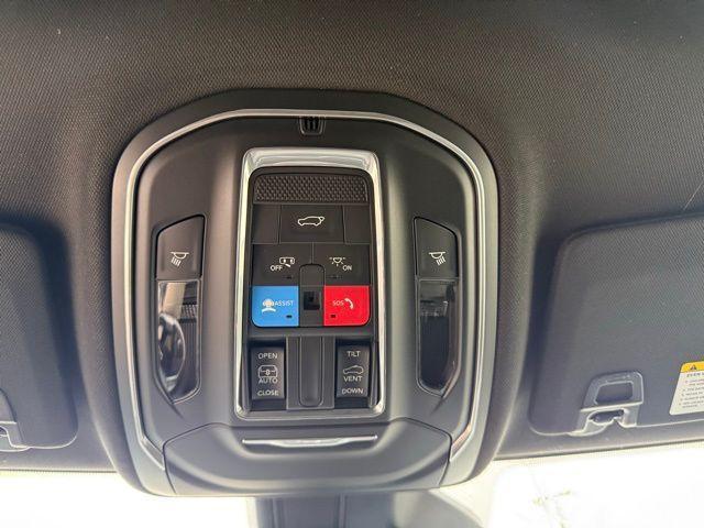 new 2025 Jeep Grand Cherokee car, priced at $39,687