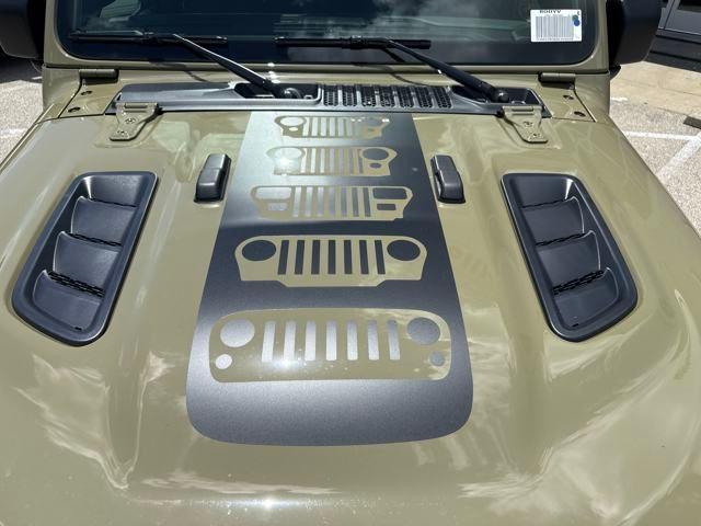 new 2025 Jeep Gladiator car, priced at $65,381