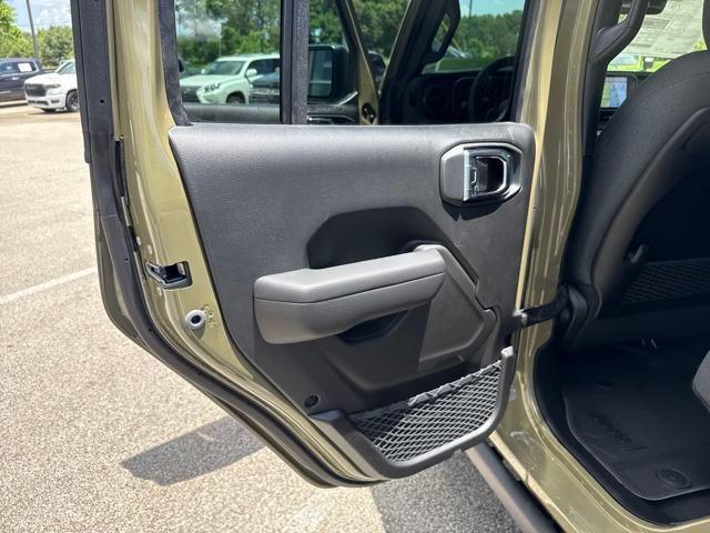 new 2025 Jeep Gladiator car, priced at $65,381