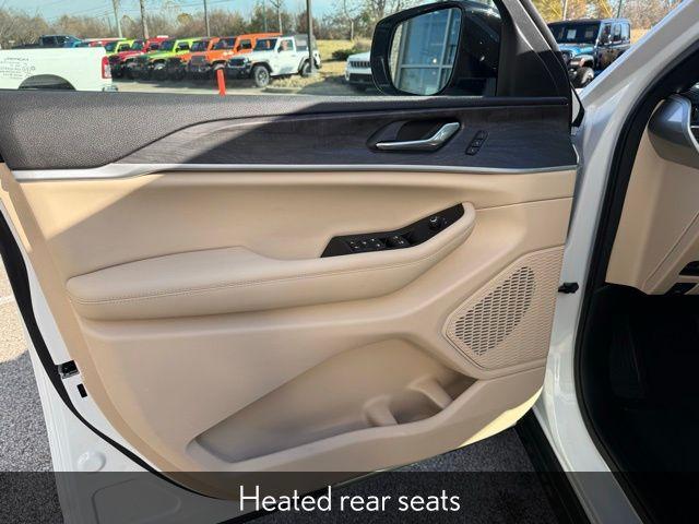 new 2025 Jeep Grand Cherokee car, priced at $44,213