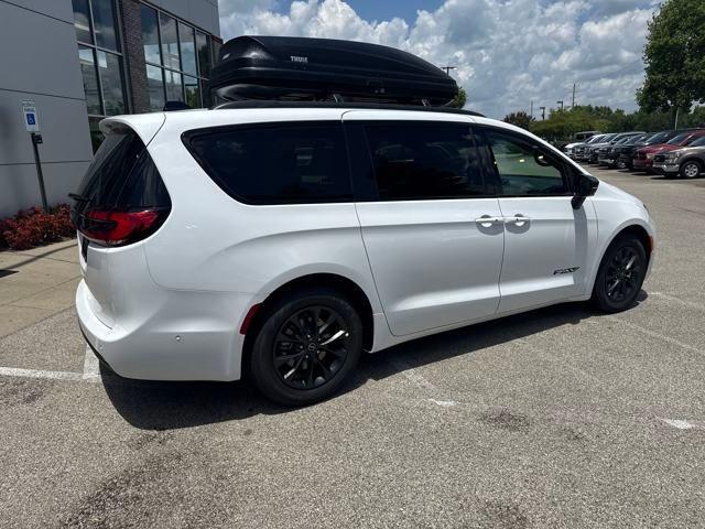 new 2025 Chrysler Pacifica car, priced at $49,545