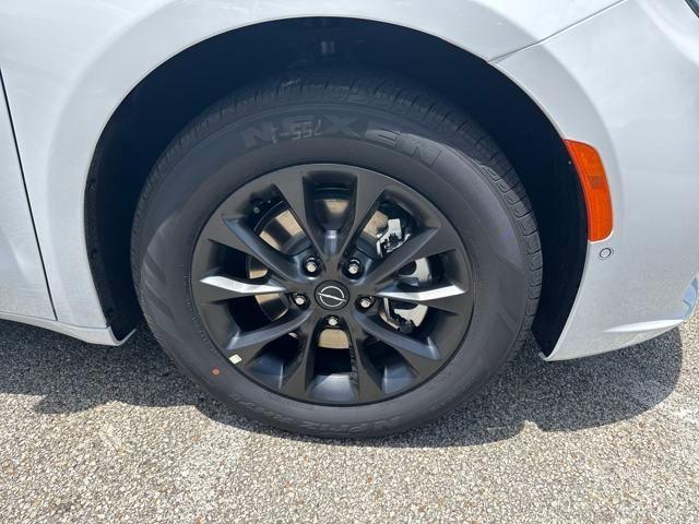 new 2025 Chrysler Pacifica car, priced at $49,545