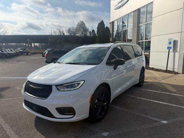 new 2026 Chrysler Pacifica car, priced at $46,505