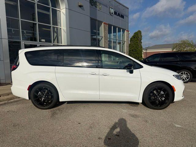 new 2026 Chrysler Pacifica car, priced at $46,505