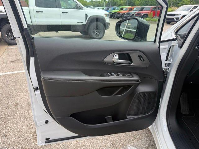 new 2027 Chrysler Pacifica car