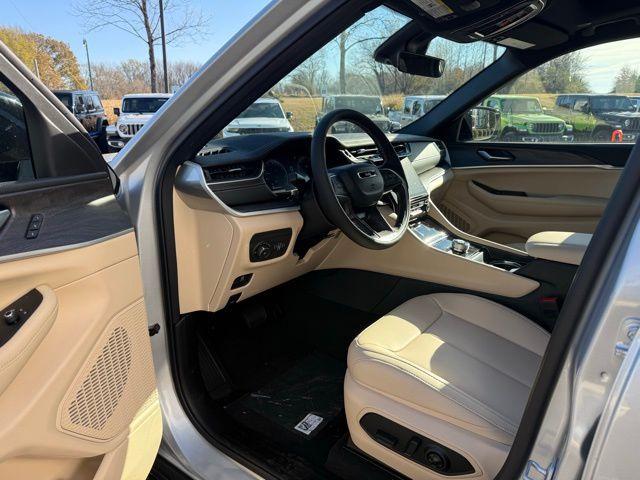 new 2025 Jeep Grand Cherokee car, priced at $44,499