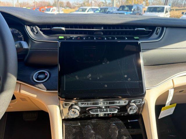 new 2025 Jeep Grand Cherokee car, priced at $47,249