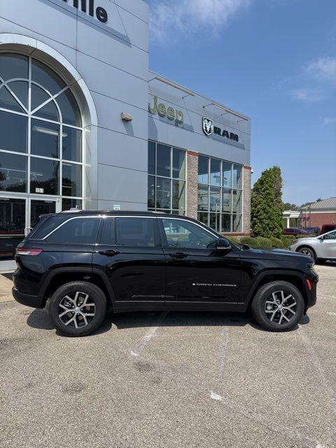 new 2025 Jeep Grand Cherokee car, priced at $41,786