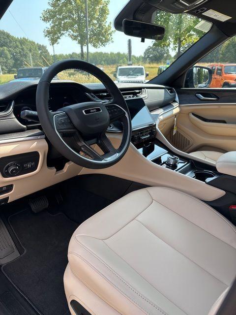 new 2025 Jeep Grand Cherokee car, priced at $41,786